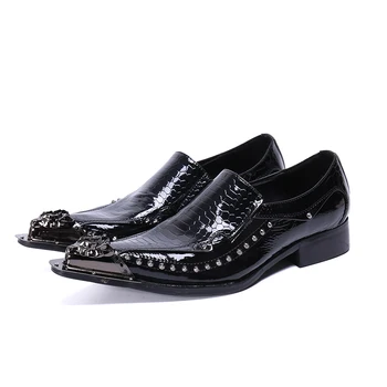 2023 Итальянская деловая обувь с металлическим острым носком, модные однотонные модельные туфли с заклепками, Классическая мужская официальная обувь из натуральной кожи